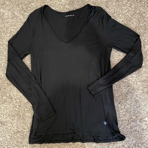 NWT Abercrombie Women’s Drapey Tee in black / medium